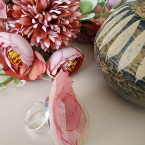 Szatén rózsaszín barack állítható gyűrű - ékszer - gyűrű - gyöngyös gyűrű - Meska.hu