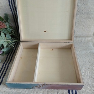 Vintage stílusú karácsonyi macaronos doboz szarvassal- díszdoboz - lila - kék-arany  szín - otthon & életmód - lakástextil - varrókellék - Meska.hu