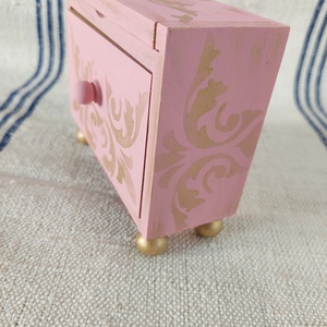 Mini komód - Barbie pipere-tükrös ékszeres - ékszer - ékszertartó - ékszerdoboz - Meska.hu