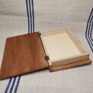 Macis karácsonyi könyv formájú doboz - otthon & életmód - dekoráció - asztal és polc dekoráció - díszdoboz - Meska.hu