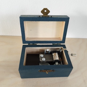 Zenedoboz- hartai népi mintával - otthon & életmód - dekoráció - asztal és polc dekoráció - zenedoboz - Meska.hu