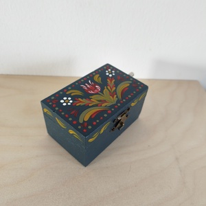 Zenedoboz- hartai népi mintával - otthon & életmód - dekoráció - asztal és polc dekoráció - zenedoboz - Meska.hu