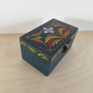 Zenedoboz- hartai népi mintával - otthon & életmód - dekoráció - asztal és polc dekoráció - zenedoboz - Meska.hu