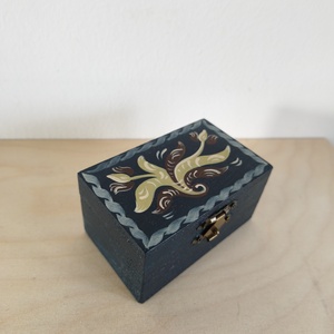 Zenedoboz- kórósi népi mintával - otthon & életmód - dekoráció - asztal és polc dekoráció - zenedoboz - Meska.hu