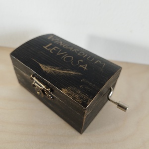 Zenedoboz- wingardium leviosa, Otthon & Életmód, Dekoráció, Asztal és polc dekoráció, Zenedoboz, Festett tárgyak, MESKA