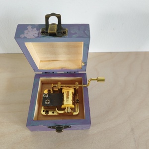 Zenedoboz- karácsonyi jégvarázs- Let it go - otthon & életmód - dekoráció - asztal és polc dekoráció - zenedoboz - Meska.hu