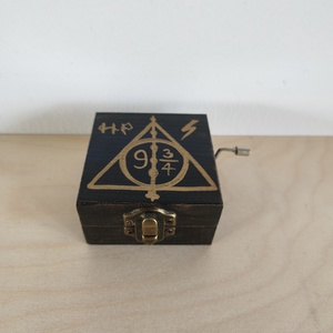 Zenedoboz- Platform 9 3/4 HP - otthon & életmód - dekoráció - asztal és polc dekoráció - zenedoboz - Meska.hu