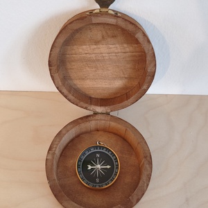 Iránytű díszdobozban- Mindig tudd a helyes irányt - esküvő - emlék & ajándék - doboz - Meska.hu