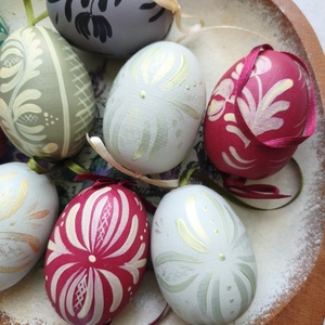 Kézzel festett fa tojás szatén szalaggal 9 db - otthon & életmód - dekoráció - asztal és polc dekoráció - asztaldísz - Meska.hu