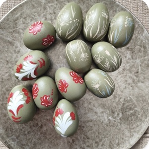 Kézzel festett fa tojás 12 db zöld- piros Lencspic részére, Otthon & Életmód, Dekoráció, Asztal és polc dekoráció, Asztaldísz, Festett tárgyak, MESKA