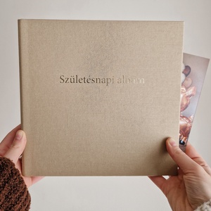 Születésnapi fotóalbum: letisztult belső oldalakkal és időtálló külső vászonborítással, Otthon & Életmód, Papír, írószer, Album & Fotóalbum, Mindenmás, MESKA