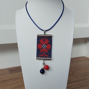 Tűszövött medálok rövid lánccal - ékszer - nyaklánc - medál - Meska.hu Tűszövött medálok rövid lánccal - ékszer - nyaklánc - medál - Meska.hu