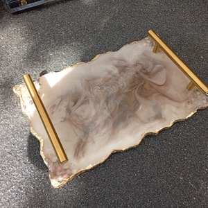 Epoxytlca mrvny hatssal/ barna-fehr - otthon & életmód - konyhafelszerelés, tálalás - tálalás - kínálótál - Meska.hu