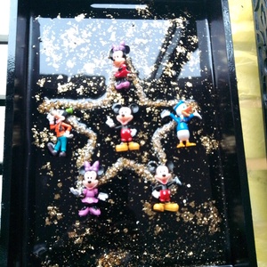 Fekete fakeretes 3D-s Epoxy kép Mickey Mouse és trsai, Otthon & Életmód, Dekoráció, Kép & Falikép, 3d képek, Festett tárgyak, MESKA