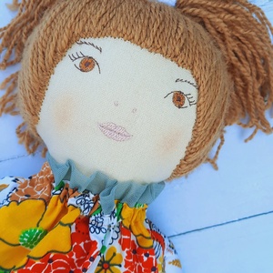 Baba,Textil baba, Játékbaba, fonal hajú Piroska - játék & sport - baba & babaház - öltöztethető baba - Meska.hu