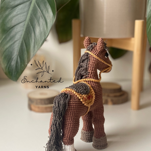 Horgolt ló (prémium, dekorációs) - kellékek & szerszámok - dekorációs kellékek - figurák - Meska.hu