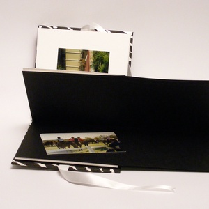 Fotóalbum zebracsíkos borítóval, fehér szatén megkötővel, fekete és fehér belső lapokkal - otthon & lakás - papír írószer - album & fotóalbum - Meska.hu Fotóalbum zebracsíkos borítóval, fehér szatén megkötővel, fekete és fehér belső lapokkal - otthon & lakás - papír írószer - album & fotóalbum - Meska.hu