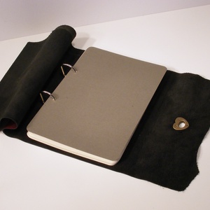 Puha borítós, bordó valódi bőr mappa, monogrammal, névvel személyessé tehető. Gyűrűs mappa 2018-as naptárral -  - Meska.hu