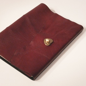 Puha borítós, bordó valódi bőr mappa, monogrammal, névvel személyessé tehető. Gyűrűs mappa 2018-as naptárral -  - Meska.hu