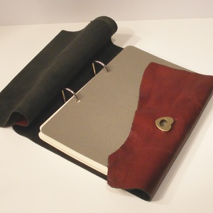 Puha borítós, bordó valódi bőr mappa, monogrammal, névvel személyessé tehető. Gyűrűs mappa 2018-as naptárral -  - Meska.hu