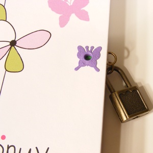 Emlékkönyv lakattal, két kulccsal. Kulcsos könyv, titkos napló kislányoknak, virágos, pillangós borító -  - Meska.hu