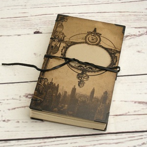 Steampunk jegyzetfüzet, napló, notesz kopt fűzéssel, férfiaknak. Nyomtatott elválasztólapok, fém sarkok, bőrzsinór - otthon & életmód - papír, írószer - jegyzetfüzet & napló - Meska.hu