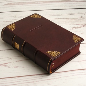 Biblia valódi bőr borítóval, felújított 1975-ös kiadás. Aranyozott és vaknyomással díszített bordó borjúbőr borító - otthon & életmód - vallás - Meska.hu