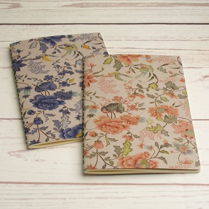 2 db virágmintás füzet csomagban. A japán hangulatú borítók mintája egyforma (virágok, madarak), két szín: kék és pink - otthon & lakás - papír írószer - jegyzetfüzet & napló - Meska.hu