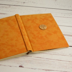 Narancssárga bársony napló, kézzel fűzött emlékkönyv, notesz. Narancs kordbársony borító nagy, fa motívumos fagombbal,  - otthon & lakás - papír írószer - jegyzetfüzet & napló - Meska.hu