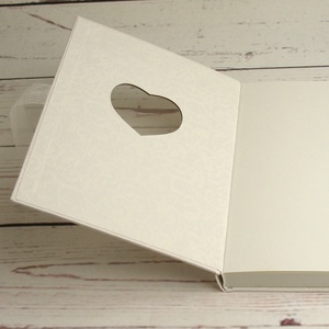 Fehér esküvői vendégkönyv, emlékkönyv esküvőre, nászajándék az ifjú párnak, organza szalaggal - esküvő - emlék & ajándék - vendégkönyv - Meska.hu