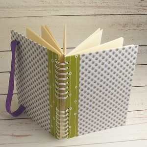 Teázós (csészék és szívecskék) spirálfüzet nyomtatott kemény borítóval, spirálozott gumis jegyzetfüzet. Névre szólóan is - otthon & életmód - papír, írószer - jegyzetfüzet & napló - Meska.hu