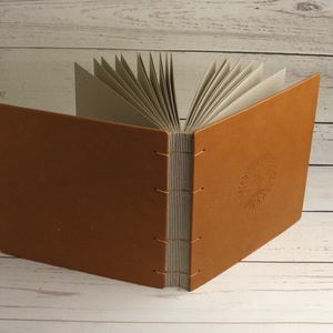 Valódi  bőr fotóalbum, csau színű fényképalbum, életfás album kopt fűzéssel. Ajándék scrapbook, emlékalbum felnőtteknek - otthon & életmód - papír, írószer - album & fotóalbum - Meska.hu