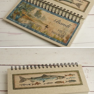 Horgászos heti tervező, egyszerű spirálos napló. Natúr vászon, elöl horgászjelenet, hátul halak. Két évre szóló naptár - otthon & életmód - papír, írószer - naptár & tervező - Meska.hu