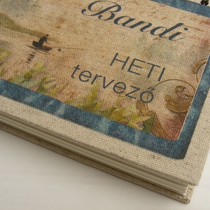 Horgászos heti tervező, egyszerű spirálos napló. Natúr vászon, elöl horgászjelenet, hátul halak. Két évre szóló naptár - otthon & életmód - papír, írószer - naptár & tervező - Meska.hu