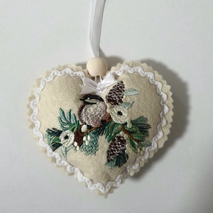 Cinegés hímzett filc dísz - otthon & életmód - dekoráció - ajtó- és ablak dekoráció - ablakdísz - Meska.hu