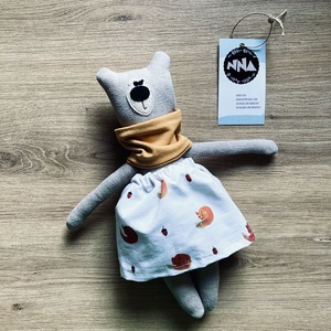 Medvina szoknyában, sállal, 28cm - rókás len, Játék & Sport, Plüssállat & Játékfigura, Nyuszi, Varrás, MESKA