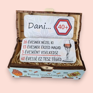 40 születésnapi ajándék doboz, egyedi névvel, Esküvő, Emlék & Ajándék, Nászajándék, Esküvői pénzátadó doboz, Decoupage, transzfer és szalvétatechnika, Famegmunkálás, MESKA