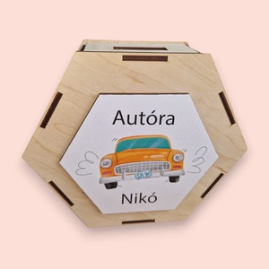 Ajándék pénzgyűjtő persely autóra egyedi névvel, Otthon & Életmód, Dekoráció, Asztal és polc dekoráció, Persely, Decoupage, transzfer és szalvétatechnika, Famegmunkálás, MESKA