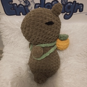 Horgolt capybara gyümölcstáskával, Játék & Sport, Plüssállat & Játékfigura, Nyuszi, Horgolás, MESKA