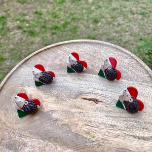 Sünis kokárda - ékszer - kitűző és bross - Meska.hu