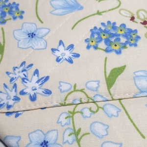 Kék virágos textil szendvics csomagoló, újraszalvéta - táska & tok - uzsonna- & ebéd tartó - szendvics csomagoló - Meska.hu