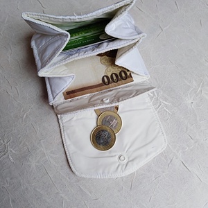 Pénztárca, 3 rekeszes, 2 patentos ( Fehér, vízhatlan, steppelt) - táska & tok - pénztárca & más tok - pénztárca - női pénztárca - Meska.hu