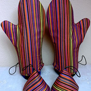  Edényfogó kesztyű 1pár, és egy pár fedő és fülefogó színes csikos  - otthon & életmód - konyhafelszerelés, tálalás - konyhai textil - edényfogó & edényfedő - Meska.hu