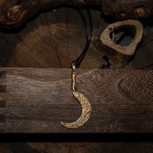 Bronz Sarló Talizmán , Ékszer, Nyaklánc, Medál, Ötvös, Ékszerkészítés, MESKA