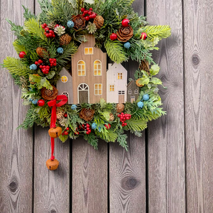 Házikós , téli ajtódísz , Karácsony, Karácsonyi lakásdekoráció, Karácsonyi ajtódíszek, Virágkötés, MESKA