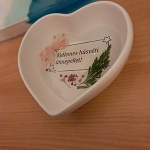Szív alakú húsvéti tálka - otthon & életmód - tárolás & rendszerezés - íróasztali tároló - Meska.hu