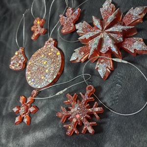 Rubinvörös varázs � epoxigyanta karácsonyfadísz szett - karácsony - karácsonyi lakásdekoráció - karácsonyfadíszek - Meska.hu