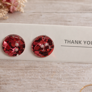 Piros epoxigyanta fülbevaló gyöngyökkel � csillogó kézműves ékszer, Ékszer, Fülbevaló, Pötty fülbevaló, Ékszerkészítés, Mindenmás, MESKA