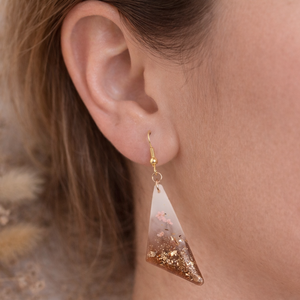 Karamell�arany epoxigyanta fülbevaló virágokkal � elegáns kézműves ékszer - ékszer - fülbevaló - lógó fülbevaló - Meska.hu