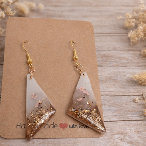 Karamell�arany epoxigyanta fülbevaló virágokkal � elegáns kézműves ékszer, Ékszer, Fülbevaló, Lógó fülbevaló, Ékszerkészítés, Mindenmás, MESKA